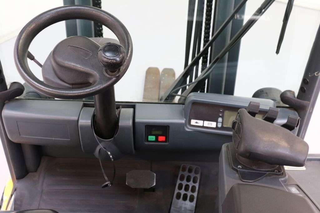 JUNGHEINRICH EFG320 vorkheftruck-photo
