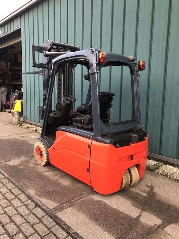 LINDE E18 vorkheftruck-photo