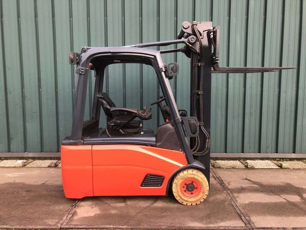 LINDE E18 vorkheftruck-photo